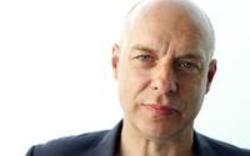 Cortar a música Brian Eno online grátis.
